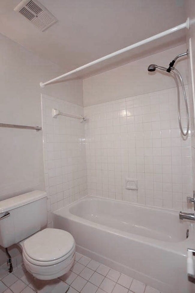 Building Photo - Fantastic 3br End-Unit Town Home in highly sought Silver Spring Neighborhood - Ready mid-June