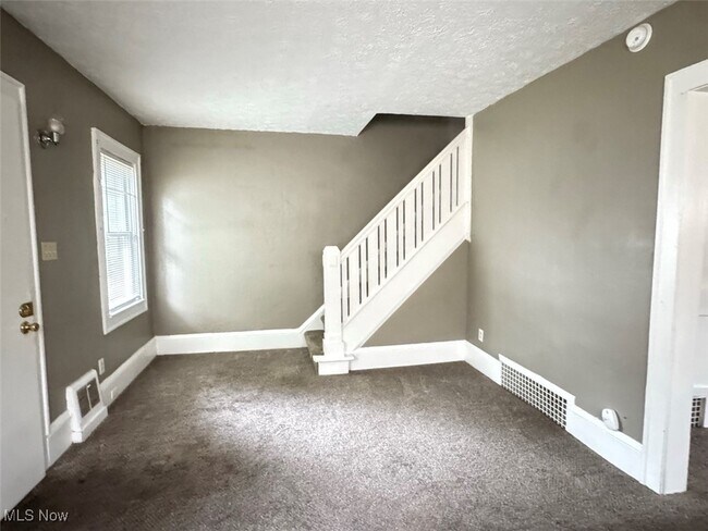 Building Photo - 159 Walnut Terrace