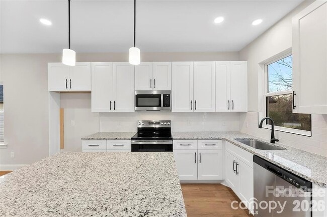 Building Photo - 1558 7th Ave Dr SW