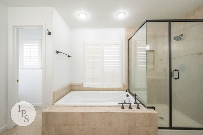 Building Photo - Fresno Westside Home, 3BR/2BA, Built 2002 ...