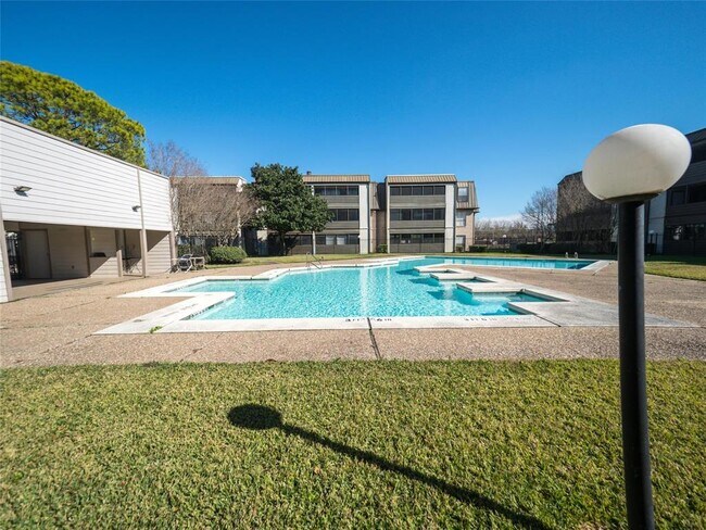 Building Photo - 3075 Walnut Bend Ln