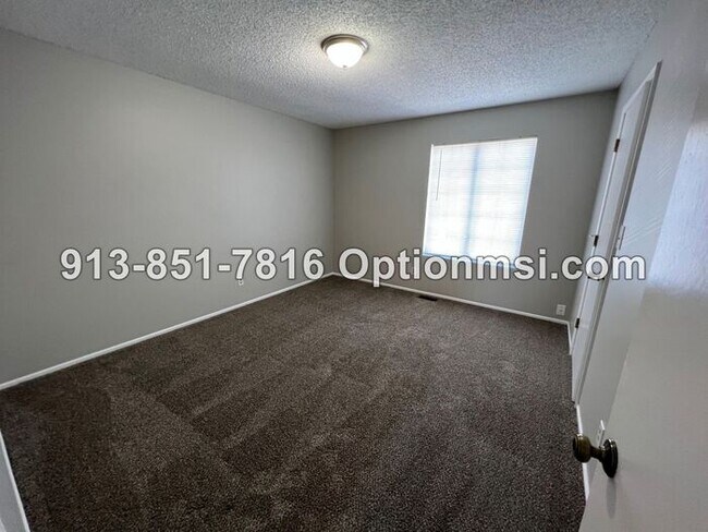 Building Photo - Half duplex AVAILABLE NOW