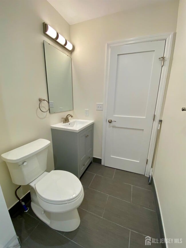 Building Photo - 14 Belmont Ave