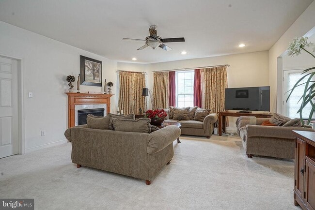 Building Photo - 142 White Cedar Dr