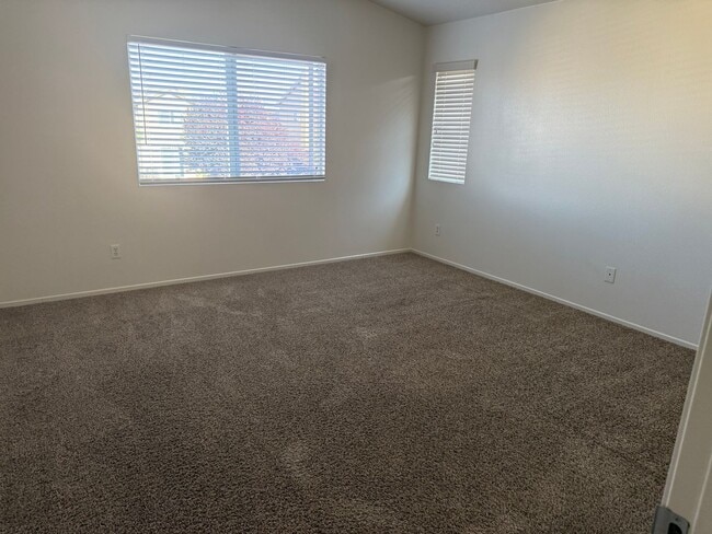 Building Photo - Brentwood Community- Centrally Located- 3 ...