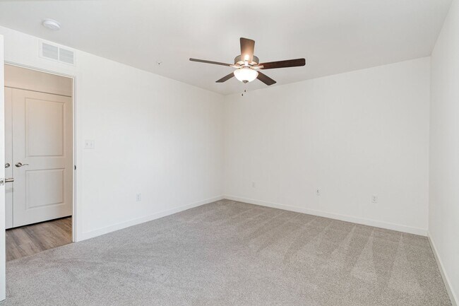 Building Photo - 1708 Fairmont Dr