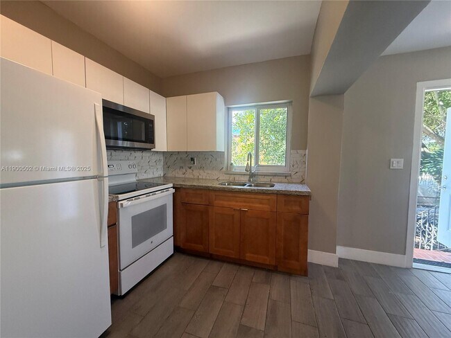 Primary Photo - 2341 NW 14th St