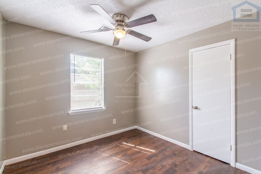 Building Photo - 707 SW 49th St