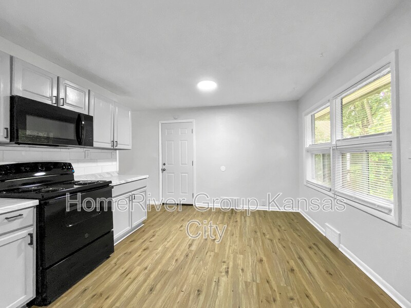 Building Photo - 7702 E 113th St