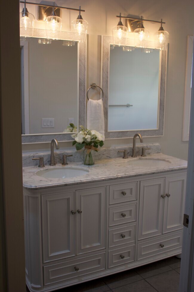 Master Bath - 120 1st St SE