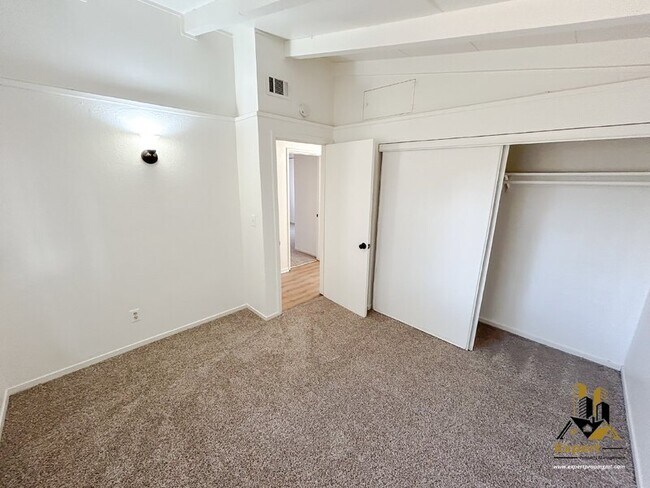 Building Photo - 5825 El Campo Way