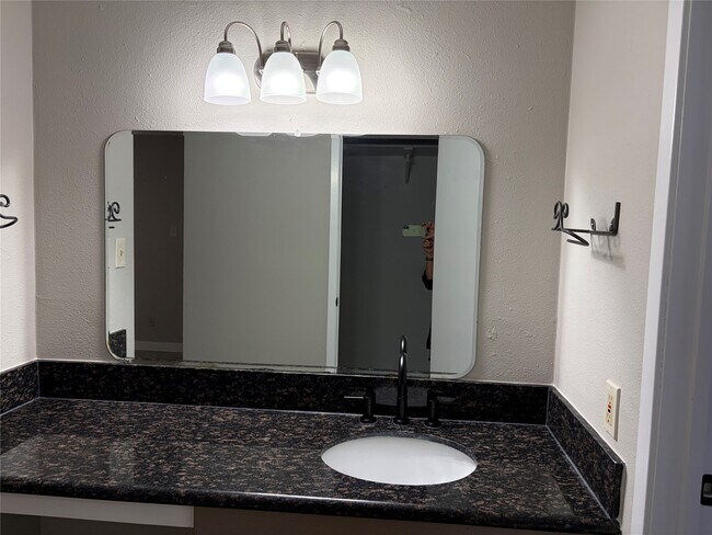 Building Photo - 14555 Wunderlich Dr