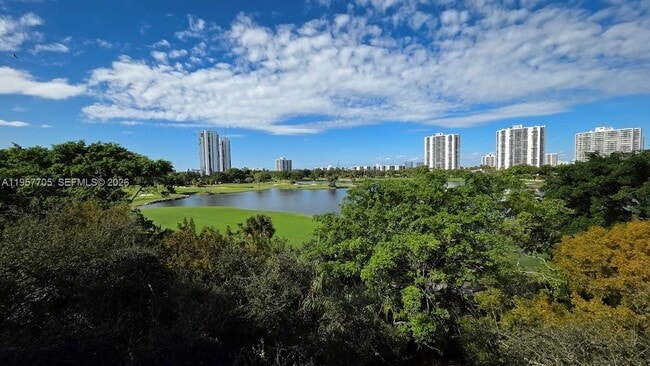 Building Photo - 20000 E Country Club Dr