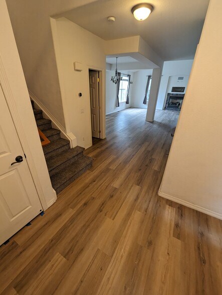 Building Photo - 4545 S. Monaco St. Unit 127