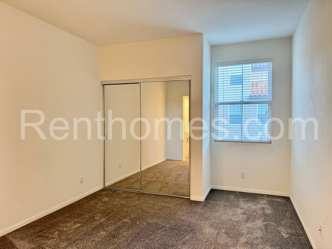 Building Photo - 6473 Terraza Portico