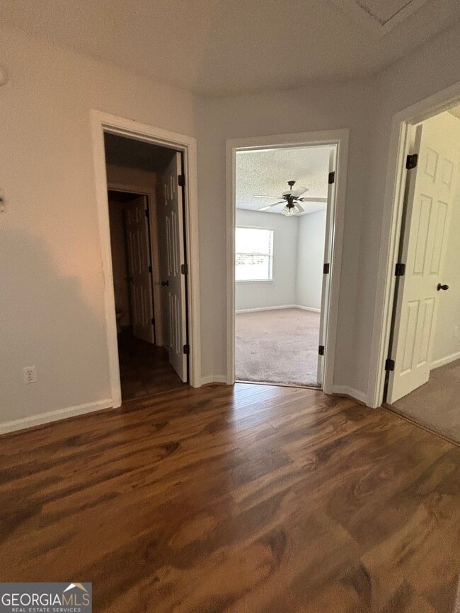 Building Photo - 303 Foxwood Dr