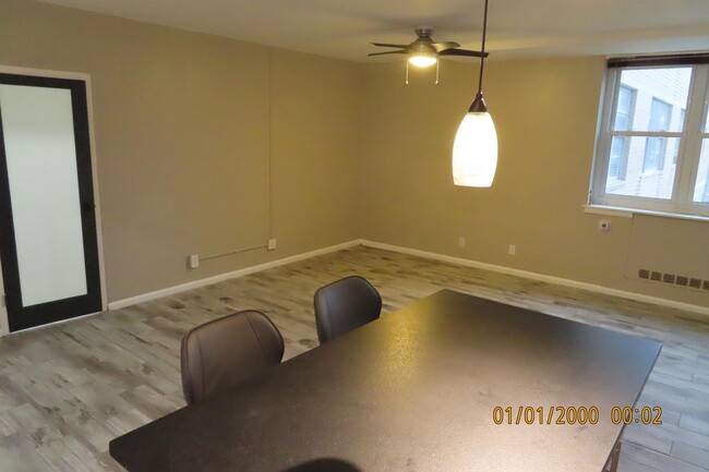 Building Photo - 1620 E Broad St