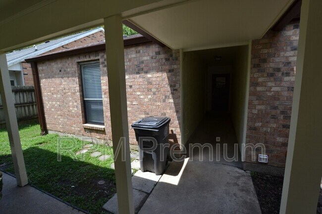 Building Photo - 5157 Cumberland Cove Dr