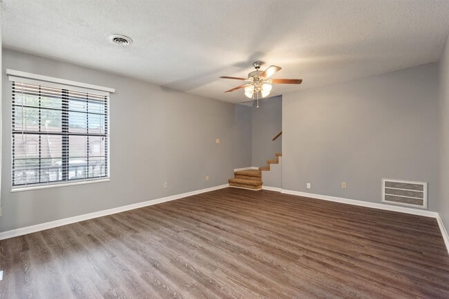 Building Photo - 4439 Townhouse Way