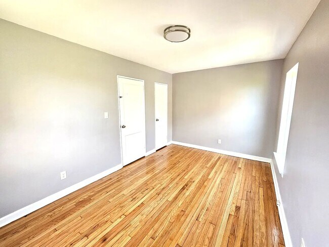 Interior Photo - 758 Jersey Avenue