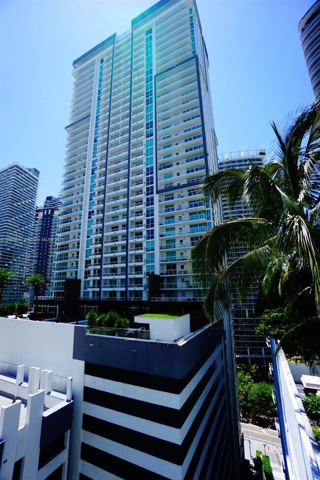 Building Photo - 1060 Brickell Ave