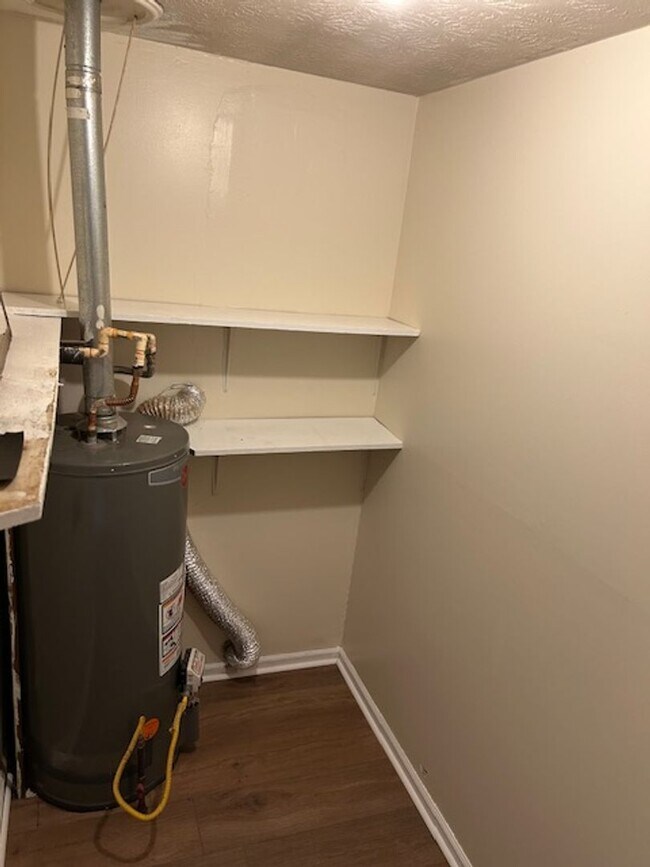 Building Photo - 75 Red Oak Dr