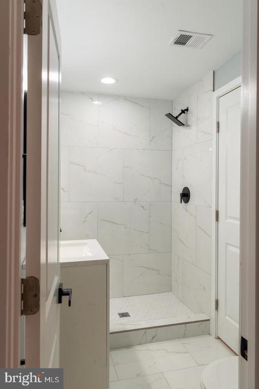 Building Photo - 706 Longfellow St NW