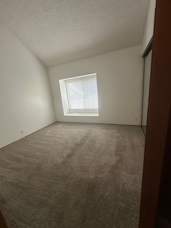 Building Photo - Beautiful 2 bed / 2.5 bath / 1,218 sqft Condo in Solana Beach - Available 01/26