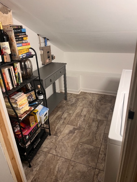 Building Photo - 176 Walnut St