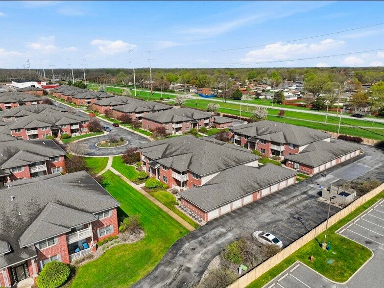 Building Photo - 607 Cambridge Ct