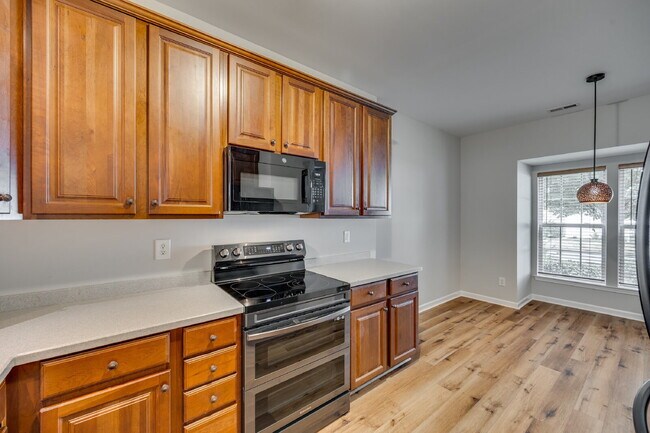 Building Photo - "Charming 3-Bedroom Retreat in Fort Mill -...