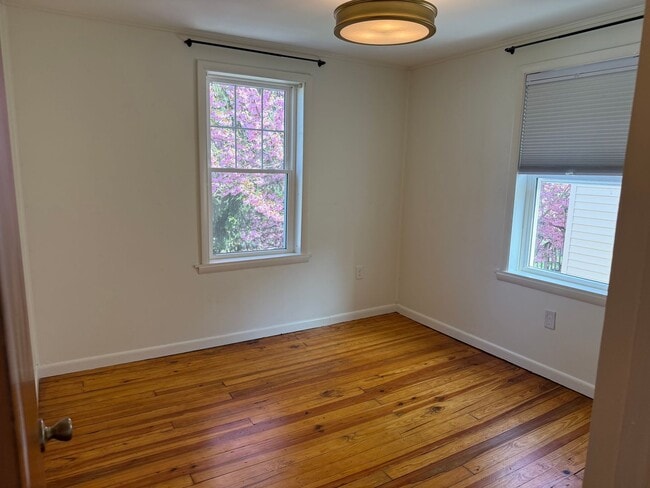 Building Photo - Newly Renovated 3-Bedroom, 1-Bathroom End-Row Townhome with Bonus Room & Backyard!