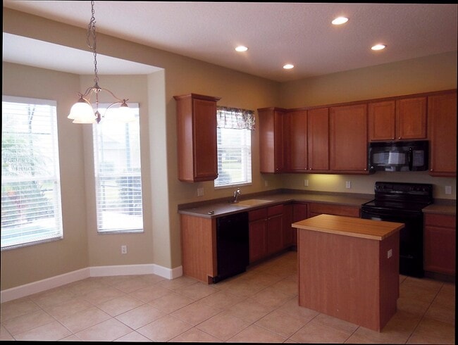 Building Photo - Oviedo 4 Bed 2 Bath Pool Home in Live Oak - Oviedo