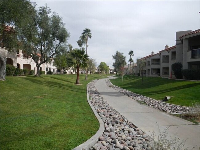 Building Photo - 9775 N 94th Pl