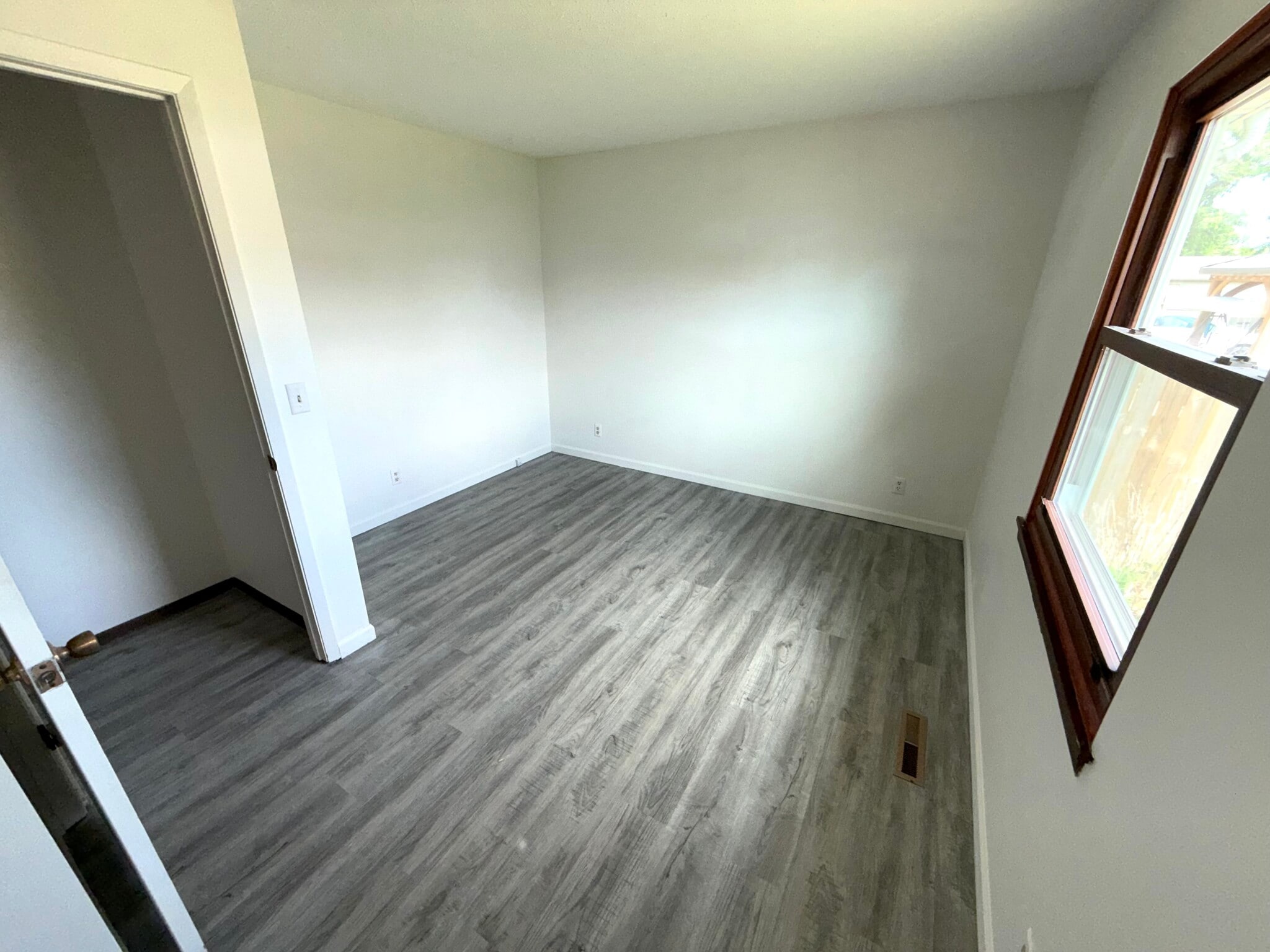 Building Photo - 1403 Emerald Dr