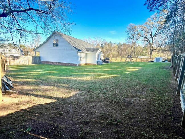 Building Photo - Charming 4 bedroom 3 bath in Raeford!