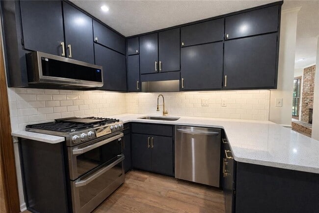 Building Photo - 807 Oak Bridge Ln