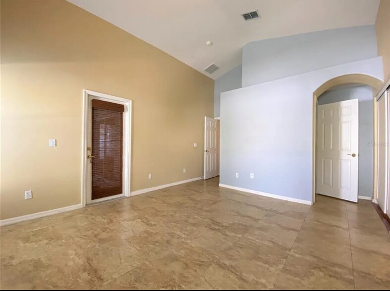 Building Photo - 10033 Silmarien St