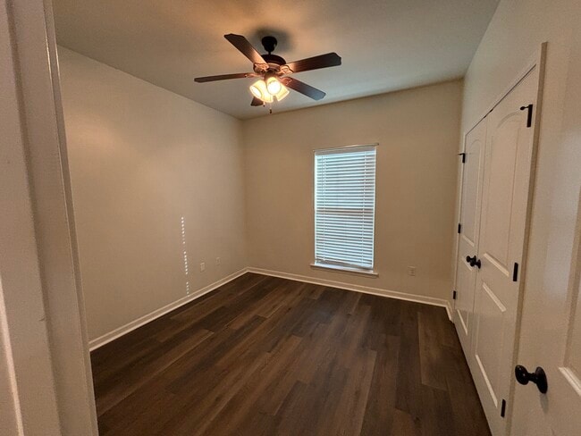 Building Photo - 408 Oak Branch Dr