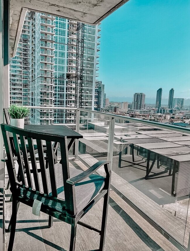 Building Photo - 1080 Park Blvd