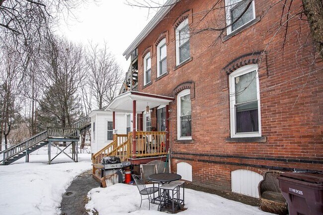 Building Photo - 21 Day Ave