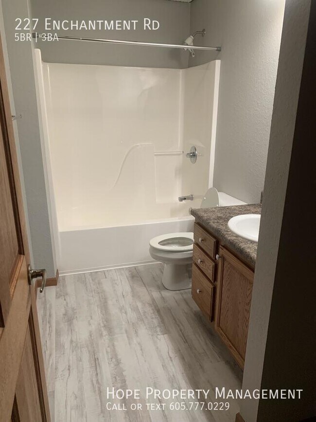 Building Photo - 227 Enchantment Rd