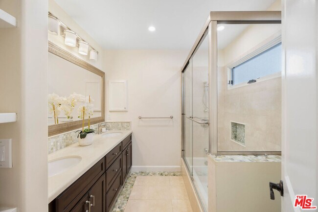 Building Photo - 1039 26th St