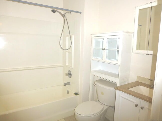 Building Photo - 221 Judd Square