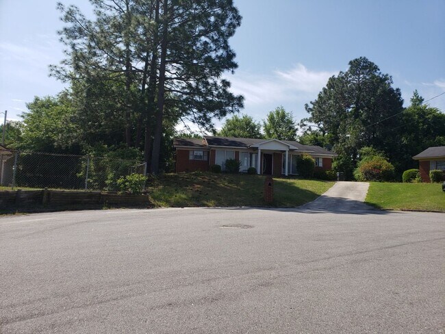 Building Photo - Nice 4 BD/ 1.5 BA Home