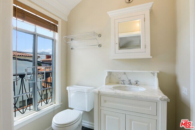 Building Photo - 155 S Rodeo Dr