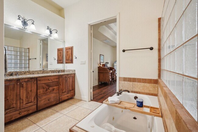 Building Photo - 2622 Fairwood Dr