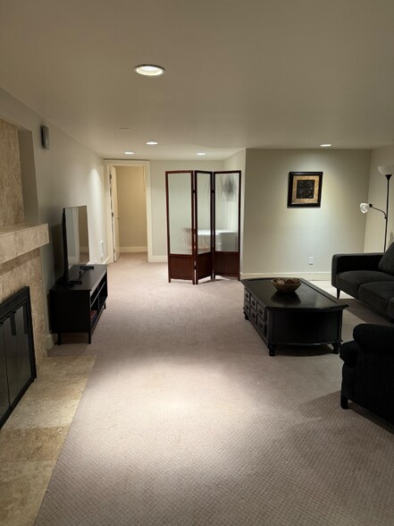 Building Photo - 15515 SE River Forest Dr