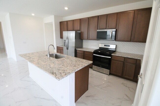 Building Photo - 5523 W Monterey Dr