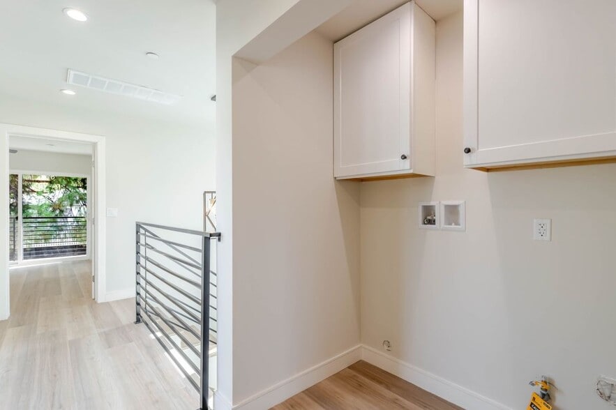 Building Photo - 10754 Nassau Ave